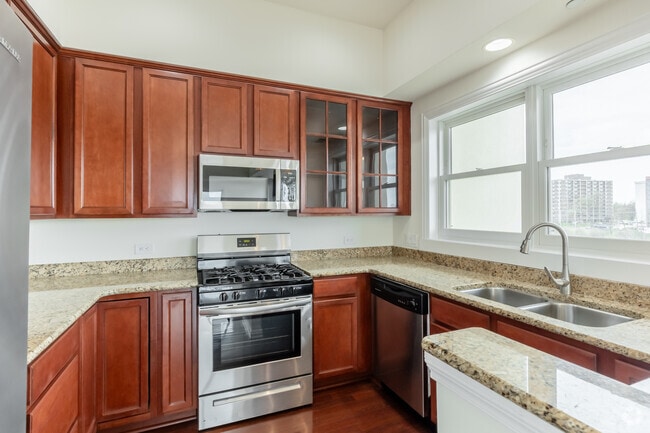 3BR, 2BA - 1,506SF - Kitchen - Fountain Square