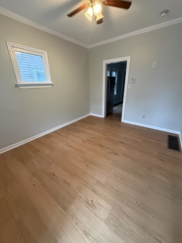 Foto del edificio - 2927 E 115th St