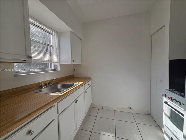 Foto del edificio - 781 SW 11th St