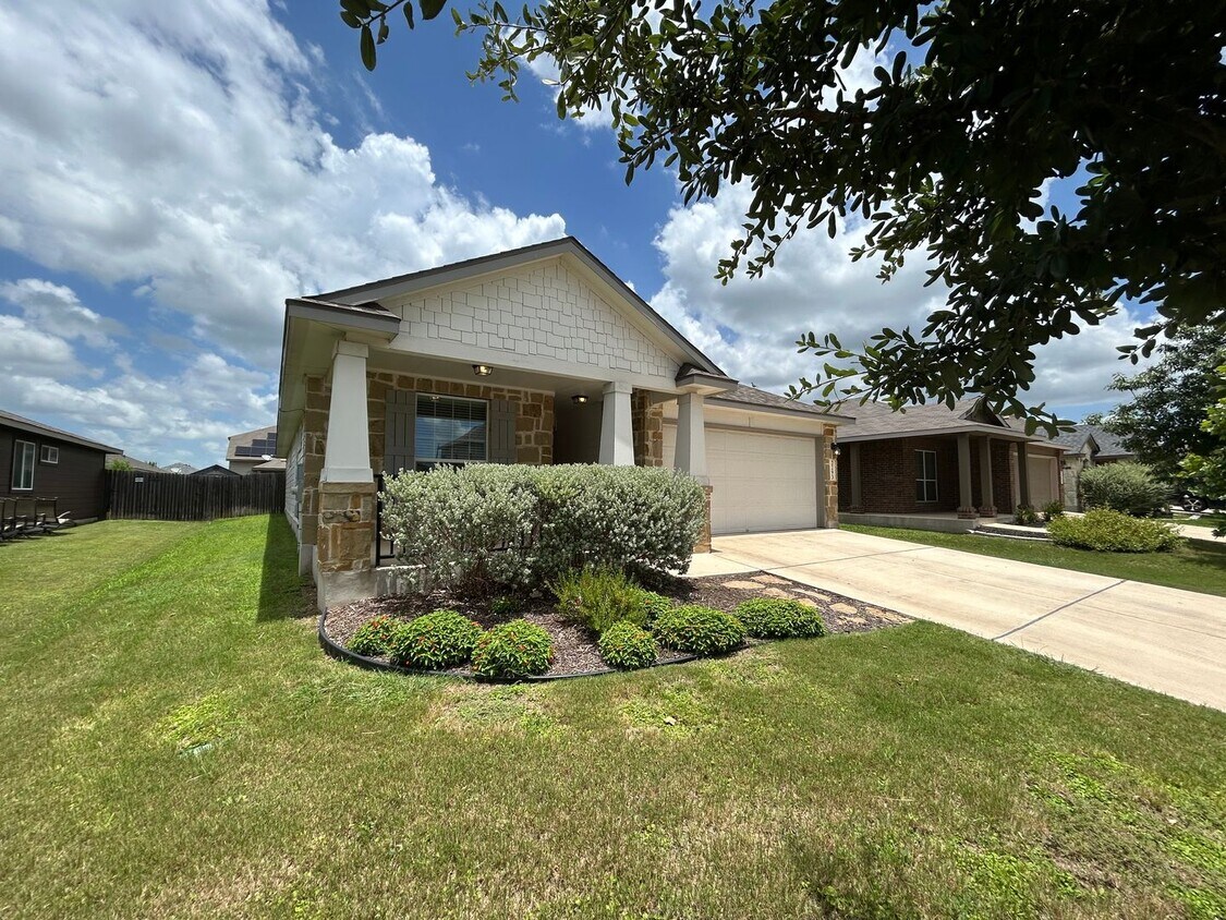 3/2/2 in Avery Park / Fridge Included / W... - 3/2/2 in Avery Park / Fridge Included  / W...