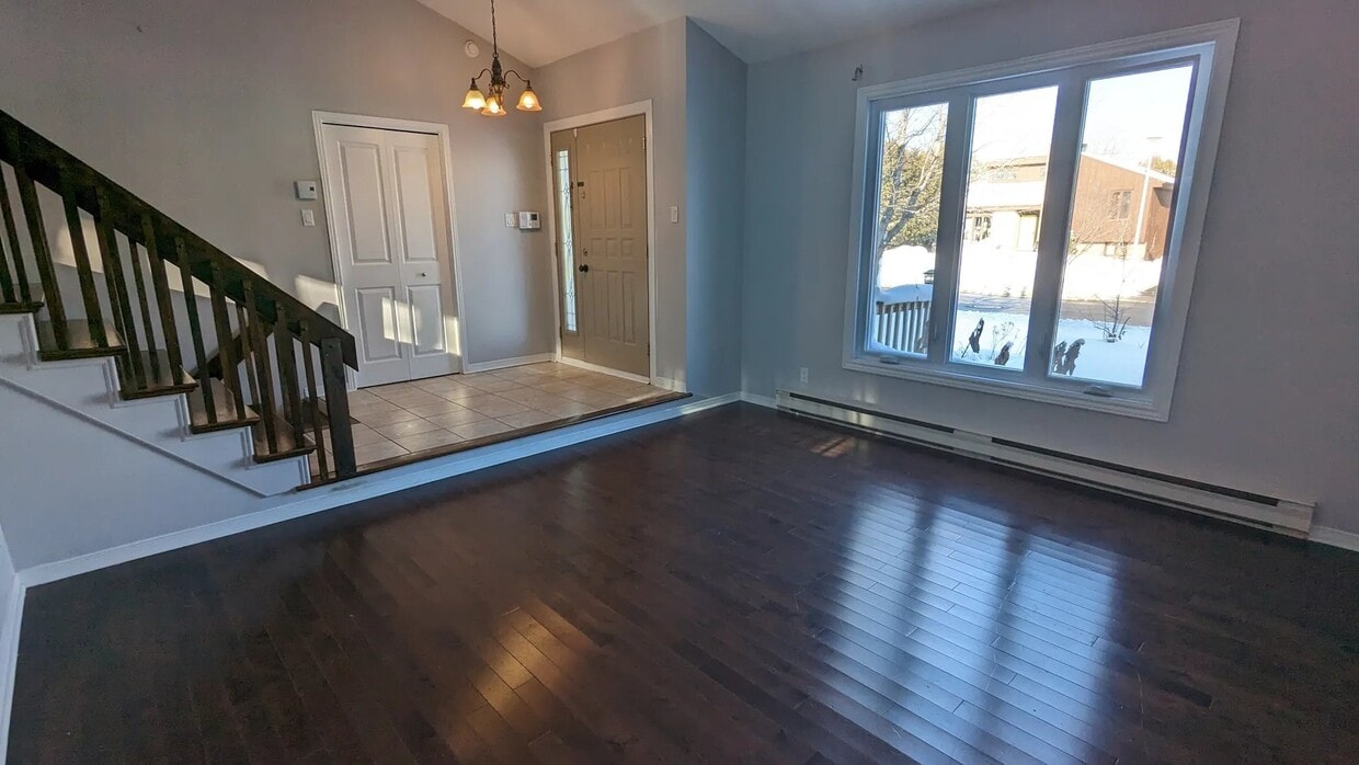 Primary Photo - 4-Bedroom Rental in Aylmer