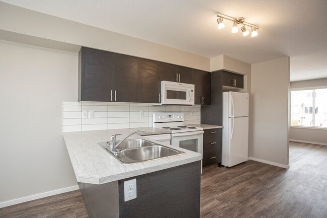 Building Photo - Belmont Townhomes