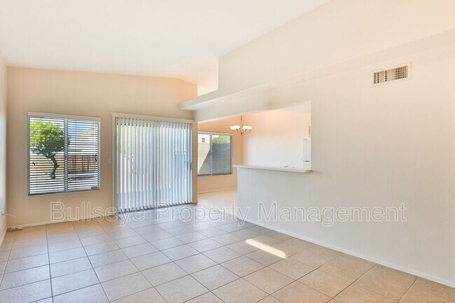 Foto del edificio - 5856 E Norwood St