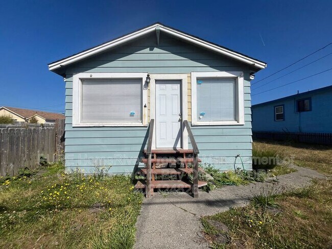 Building Photo - 744 Stewart St
