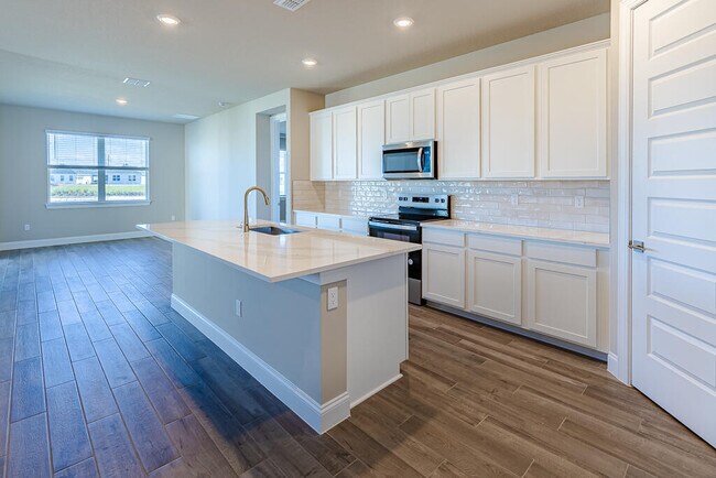 Foto del edificio - 9002 Dahlia Cir