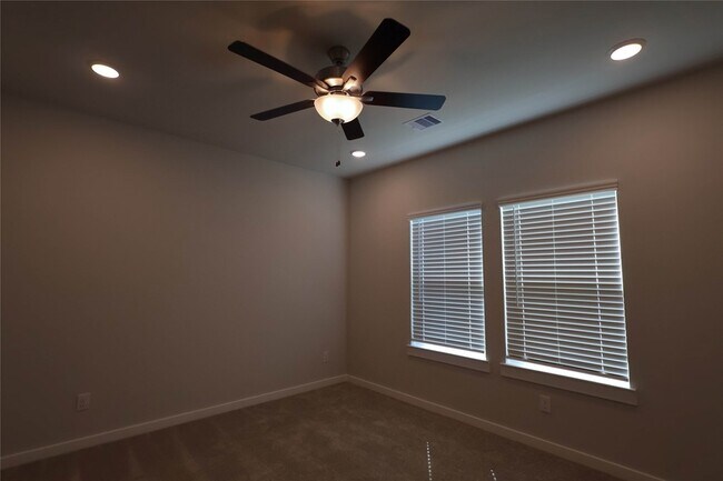 Foto del edificio - 8579 Blueberry Ash St