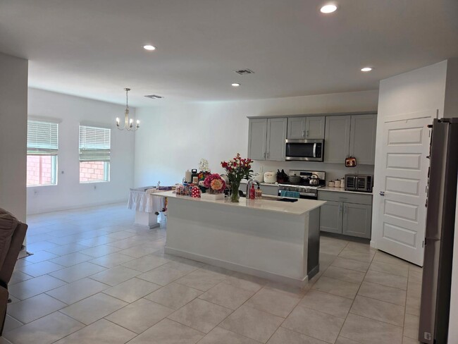 Building Photo - 12774 E Joffroy Dr