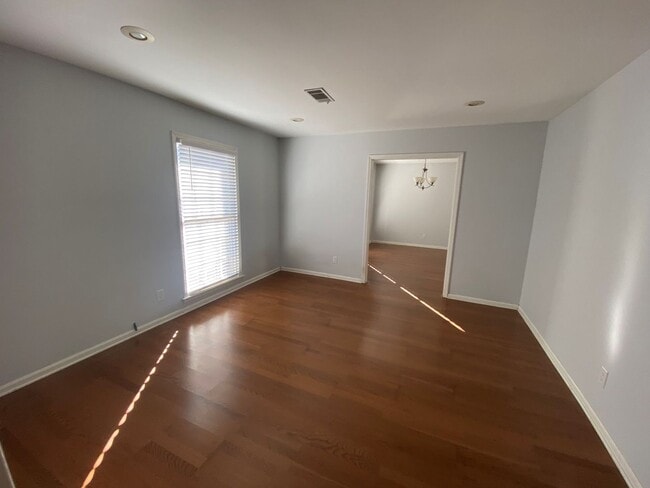 Building Photo - 418 Green Street