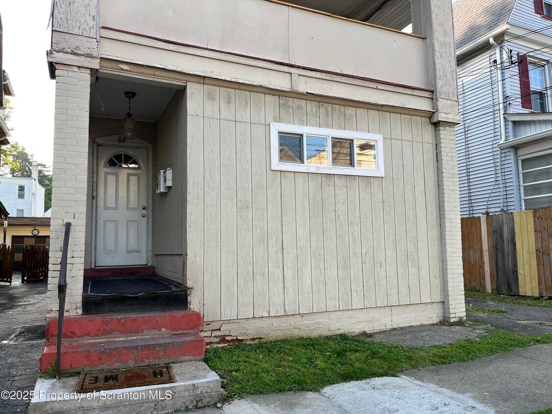 Primary Photo - 94 Wyoming St