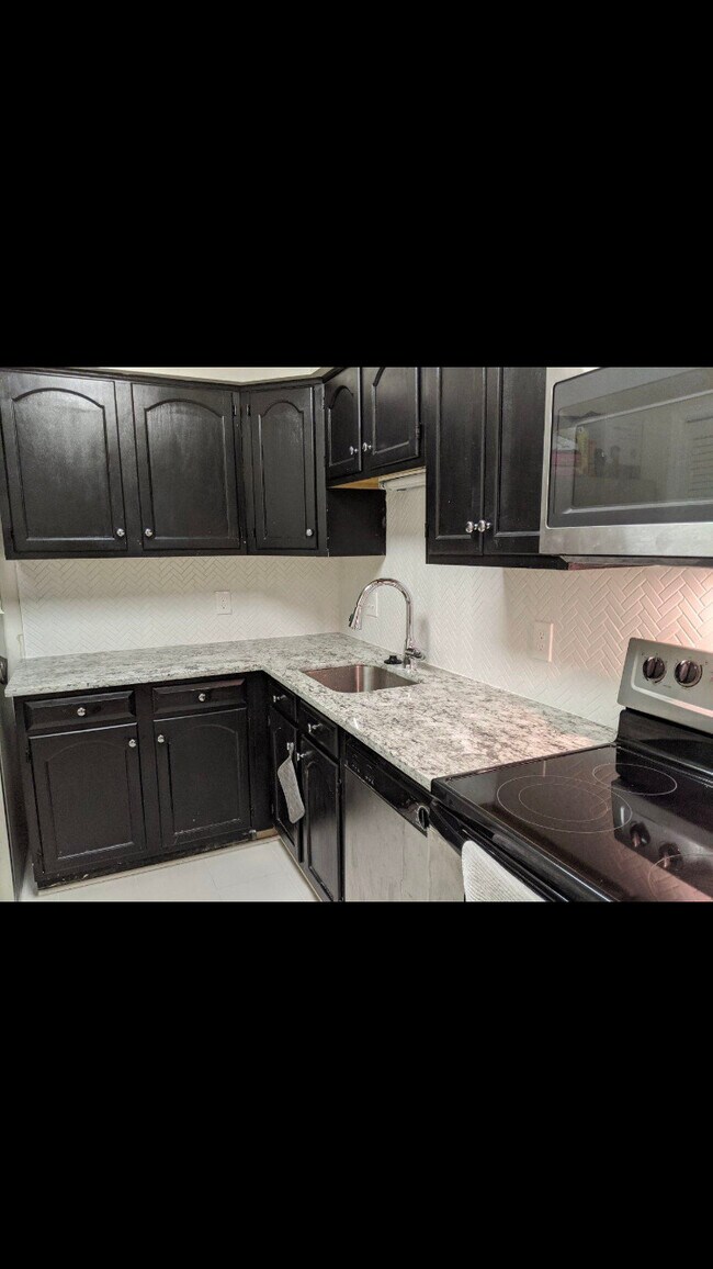 Foto del edificio - 1301 N Courthouse Rd