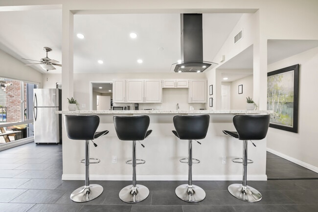 Foto del edificio - 9452 Larrabee Ave