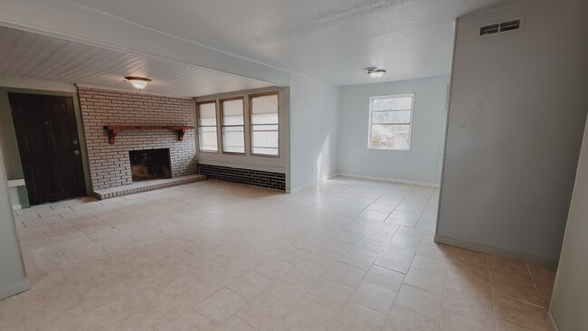 Building Photo - 1276 George St NE