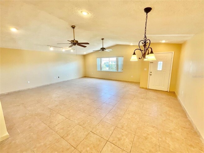 Building Photo - 3127 Corona Dr