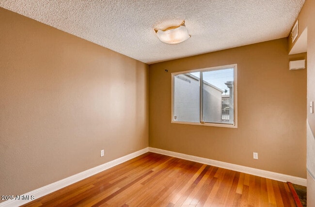 Building Photo - 3932 N Granite Reef Rd
