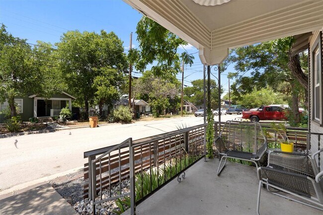 Building Photo - 2007 Peoples St