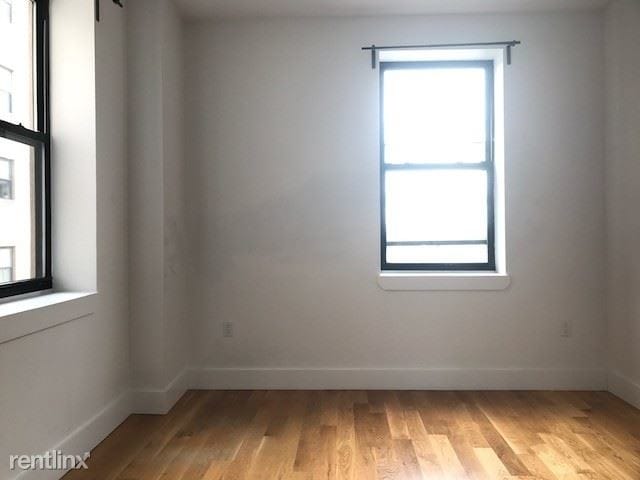 Building Photo - 724 5th Ave