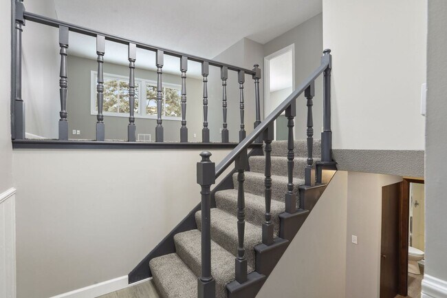 Building Photo - Lovely 4BR 2BA Townhome in Coon Rapids
