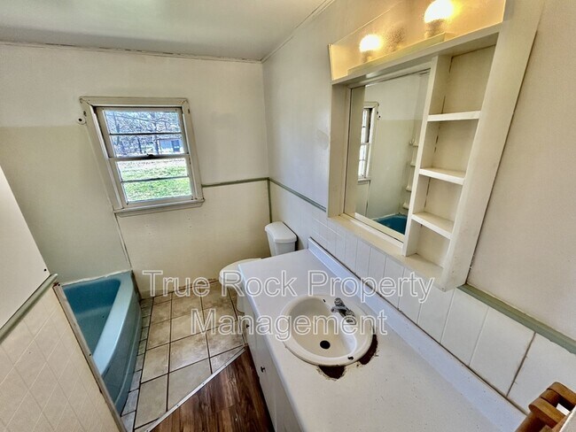 Foto del edificio - 300 E Main St