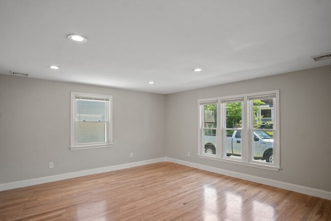 Foto del edificio - Single Family Home on Admiral Street