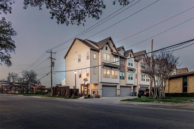Building Photo - 111 Sumac St