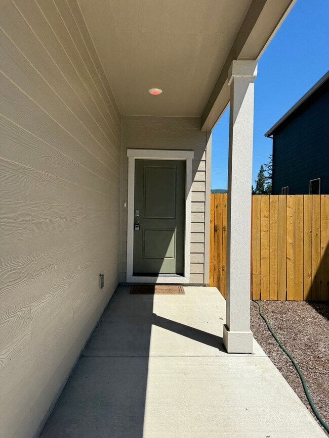 Building Photo - 4 bedroom 2.5 bathrooms in the beautiful M...
