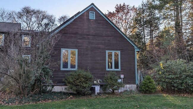 Building Photo - 12-12 Longmeadow Rd