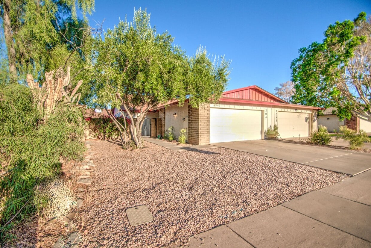 Primary Photo - Dobson Ranch 3 bedroom!