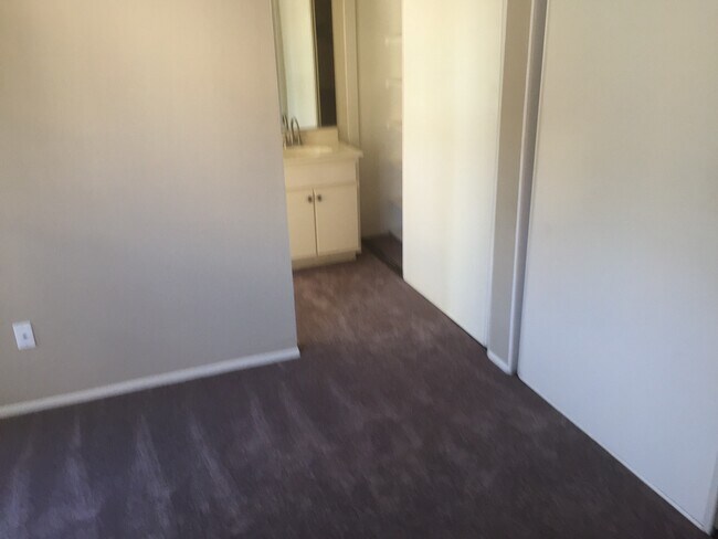 Building Photo - 23401 La Crescenta