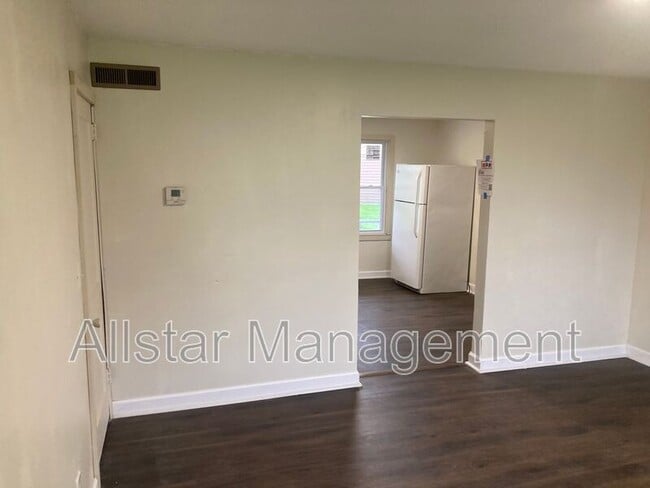 Building Photo - 944 S Central Dr