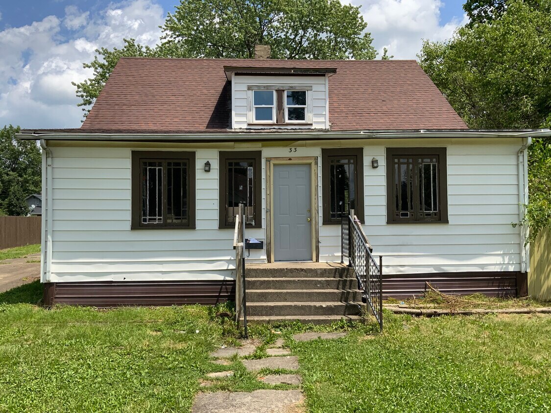 Primary Photo - 33 Bismark St
