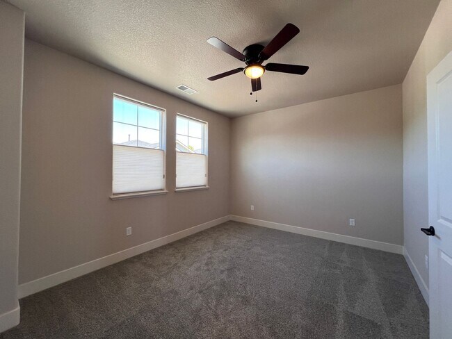 Foto del edificio - Charming & NEW! 2/2/2 Townhome in Gardnerv...