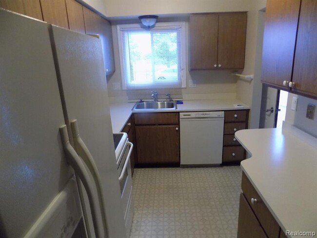 Building Photo - 1012 Country Club Dr