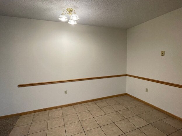 Building Photo - 321 Twin Oak Dr