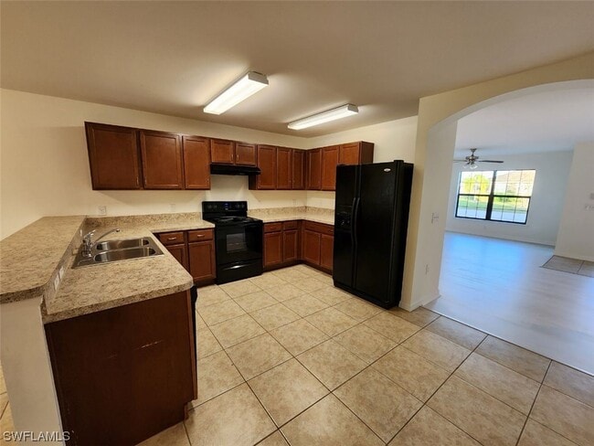 Building Photo - 427 Shadow Lakes Dr