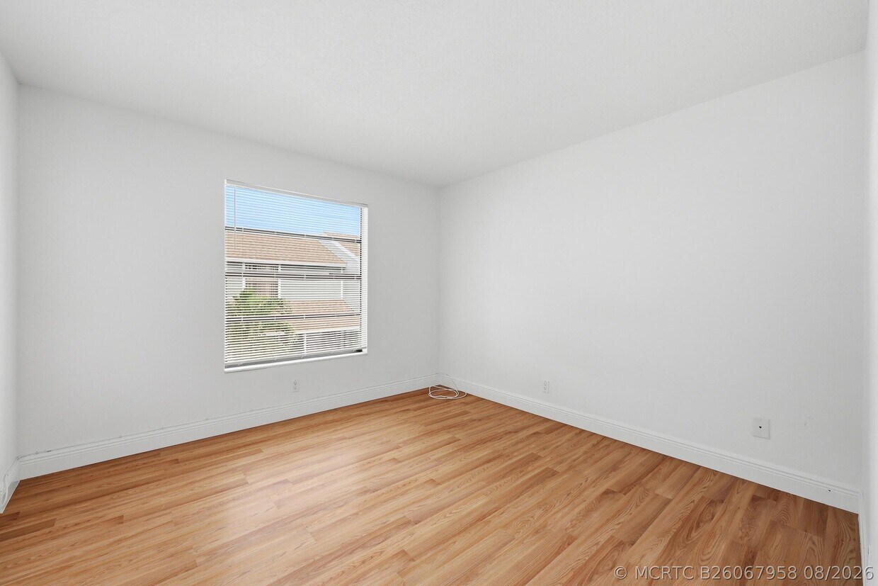 Foto del edificio - 301 Lakewood Dr