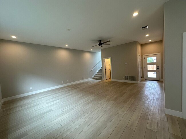 Foto del edificio - LUXURY 3-BEDROOM ALAMO HEIGHTS TOWNHOME