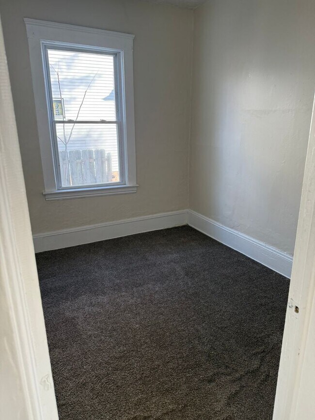 Building Photo - 13113 Benwood Ave