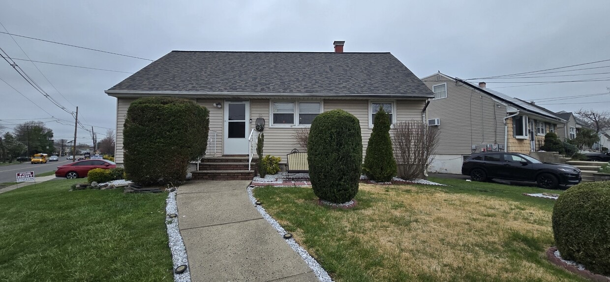 Photo - 35 Universal Ave (Woodbridge Township, NJ)