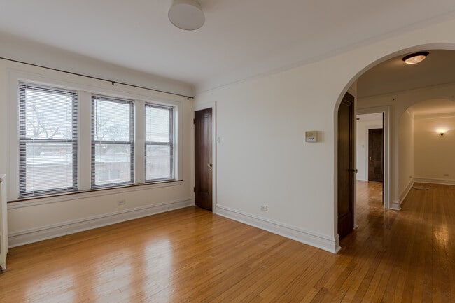 Building Photo - 4211 N Kedvale Ave