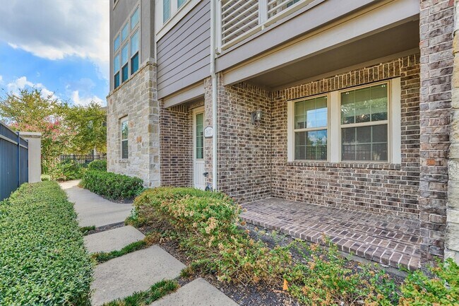 Building Photo - 9627 Towne Lake Pkwy