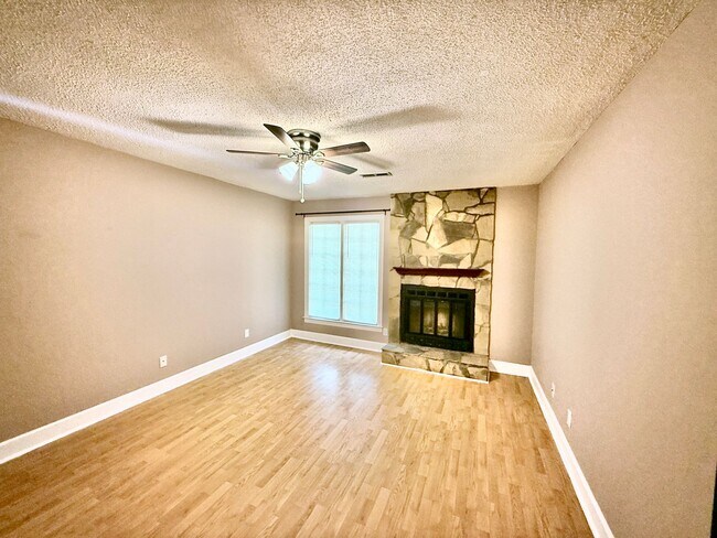 Building Photo - 1 Bedroom Condo On Chapman Mountain