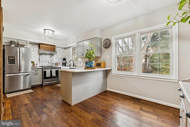 Building Photo - 215 Commons Dr NW