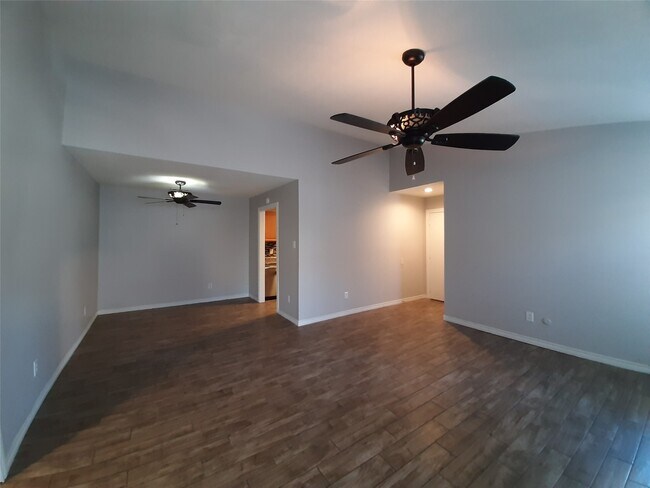 Foto del edificio - 9707 Richmond Ave.