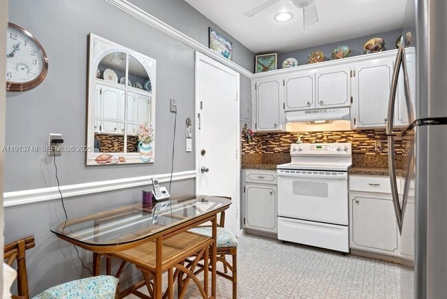 Foto del edificio - 400 S Cypress Rd