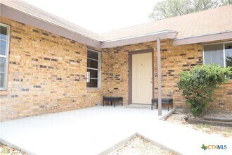 Building Photo - 707 Old Seguin Luling Rd