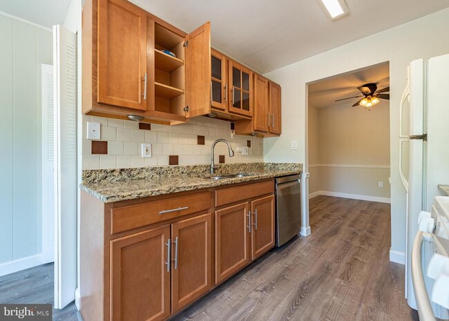 Foto del edificio - 8723 Hayshed Ln
