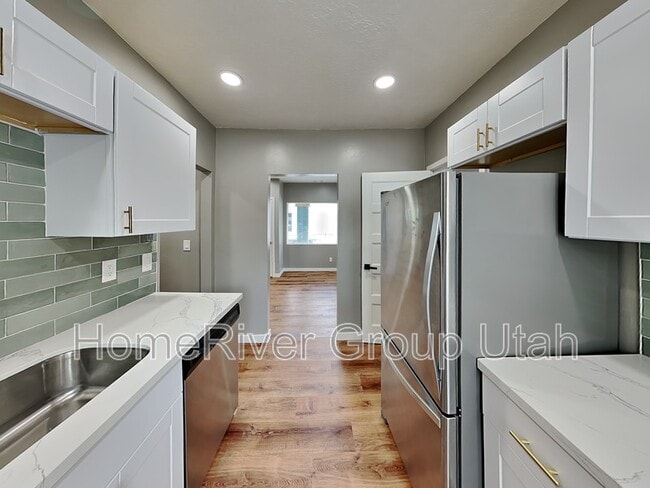 Building Photo - 563 Denver St