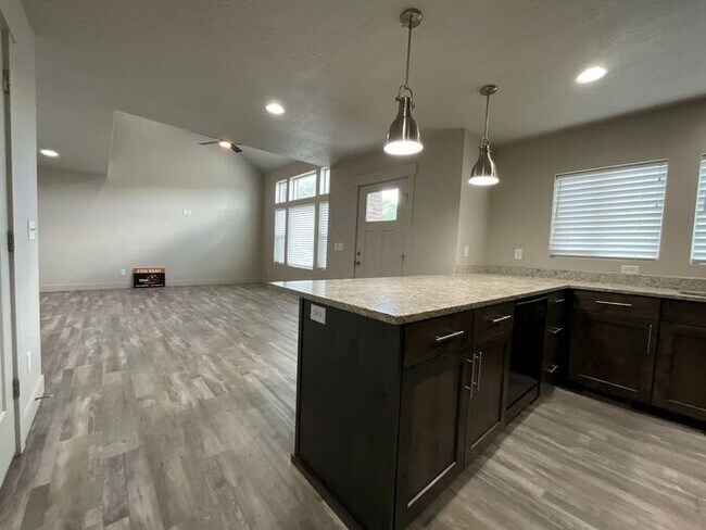 Foto del edificio - 3 bedroom 2 1/2 bath townhome