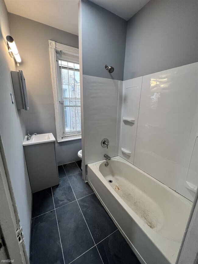Foto del edificio - 2 br, 1 bath Duplex - 5548 Master Street 2