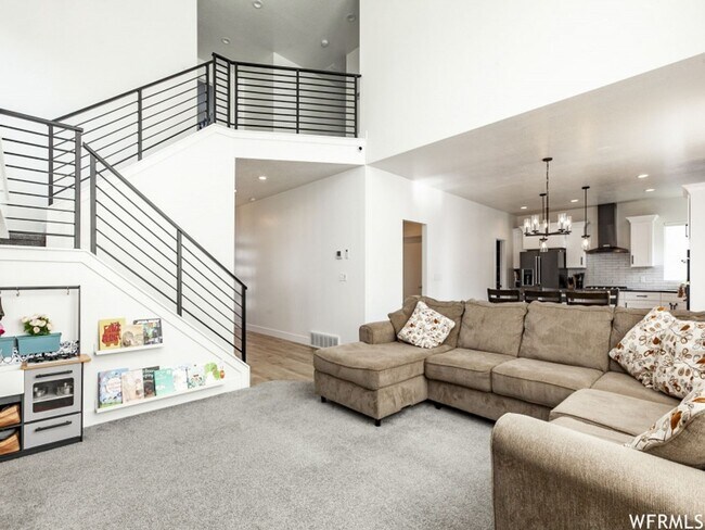 Building Photo - Spacious Open Floor Plan Available Soon!